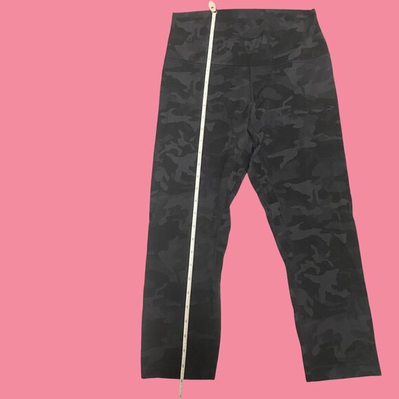 🖤 Lululemon Wunder Under High-Rise Crop 21" – Black Camo | Size 4 - Picture 5 of 8